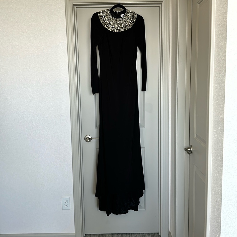 Beautiful Mac duggal gown worn one time. In excellent condition size 10